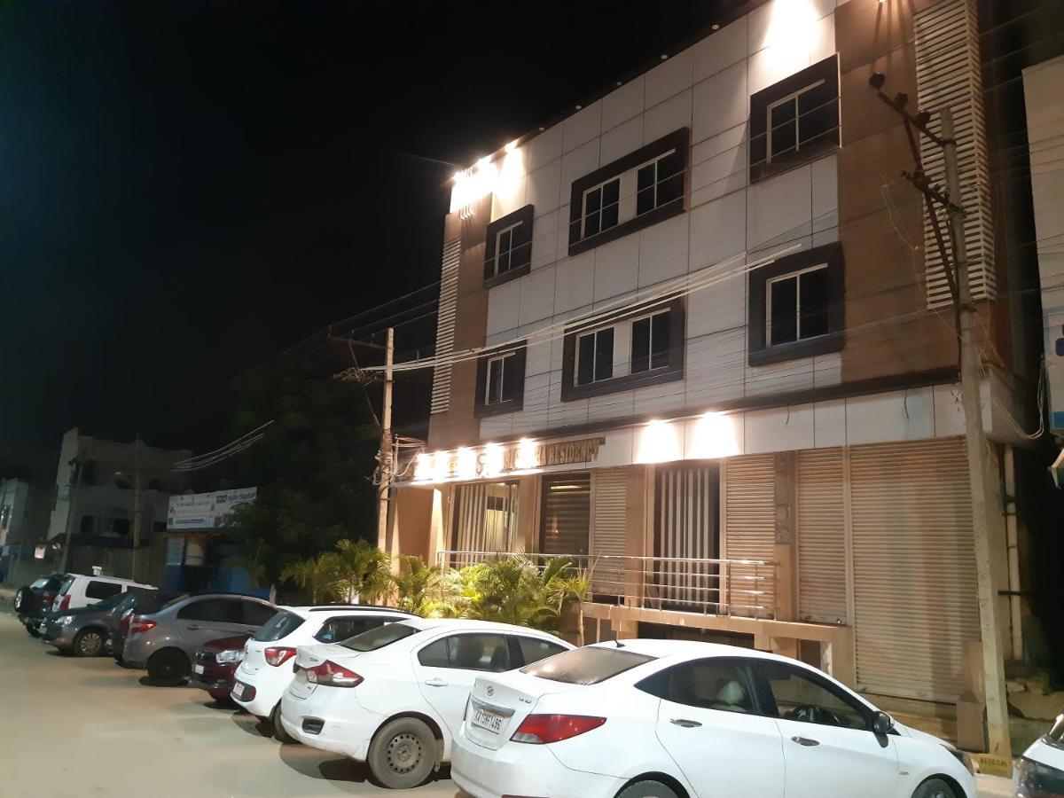 Srigandha Residency "Vaccinated Staff" Hotel Dāvangere Exterior foto